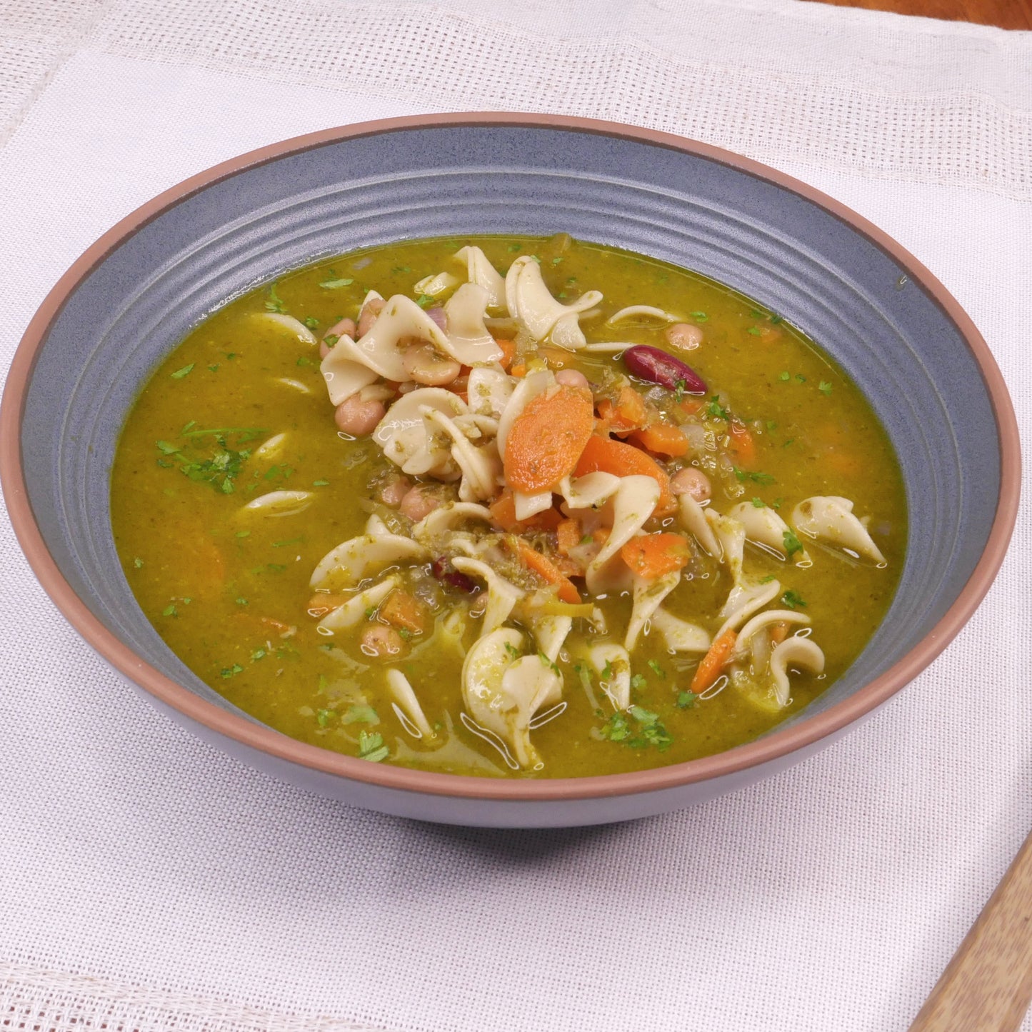 Soupe aux Nouilles, Haricots et Pesto